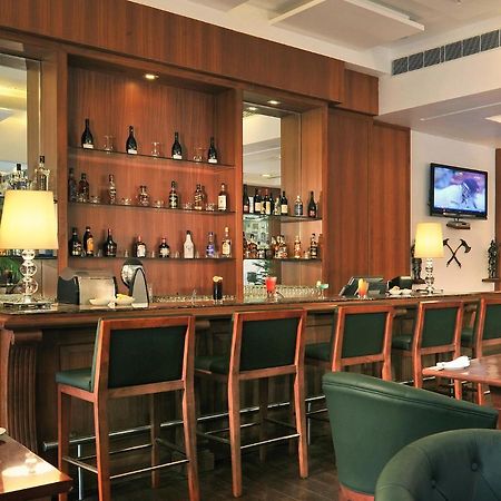 Hotel Haut Monde Γκουργκάον Εξωτερικό φωτογραφία