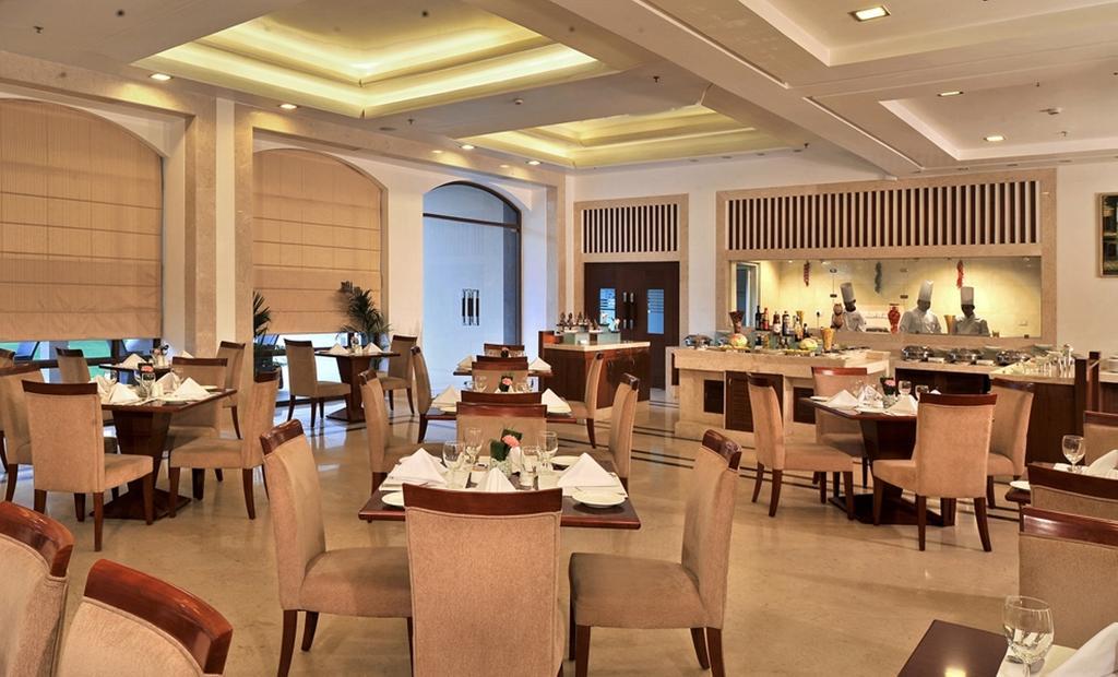 Hotel Haut Monde Γκουργκάον Εξωτερικό φωτογραφία