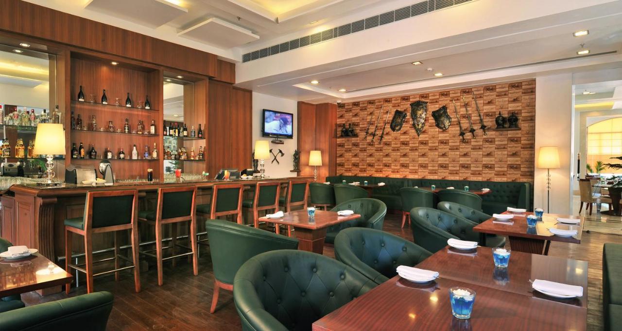 Hotel Haut Monde Γκουργκάον Εξωτερικό φωτογραφία